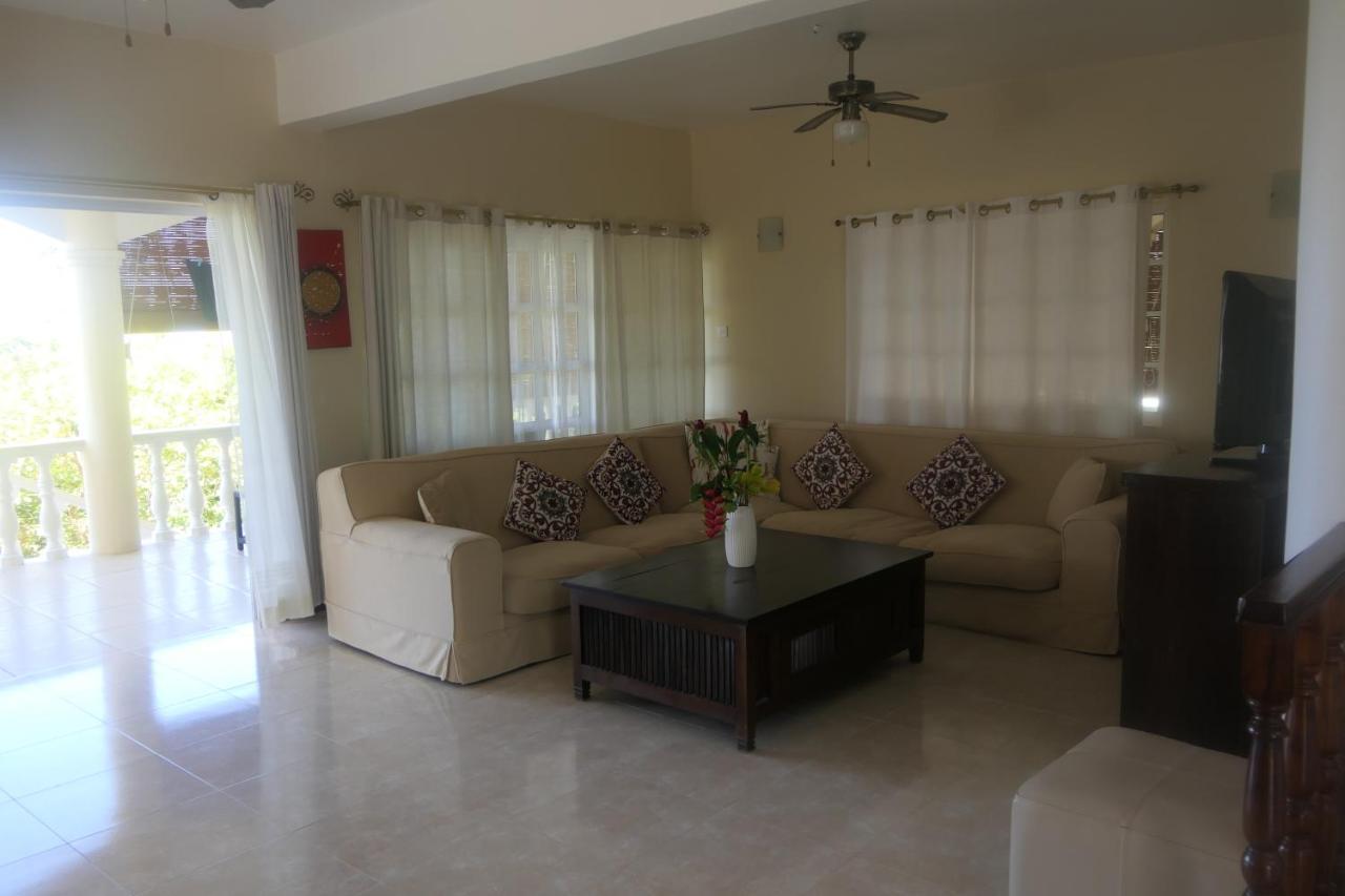 Tropical Garden Self Catering Villa Виктория Екстериор снимка
