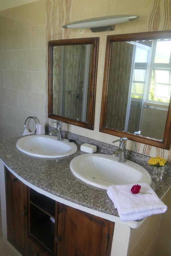 Tropical Garden Self Catering Villa Виктория Екстериор снимка
