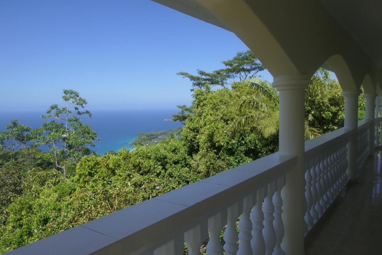 Tropical Garden Self Catering Villa Виктория Екстериор снимка