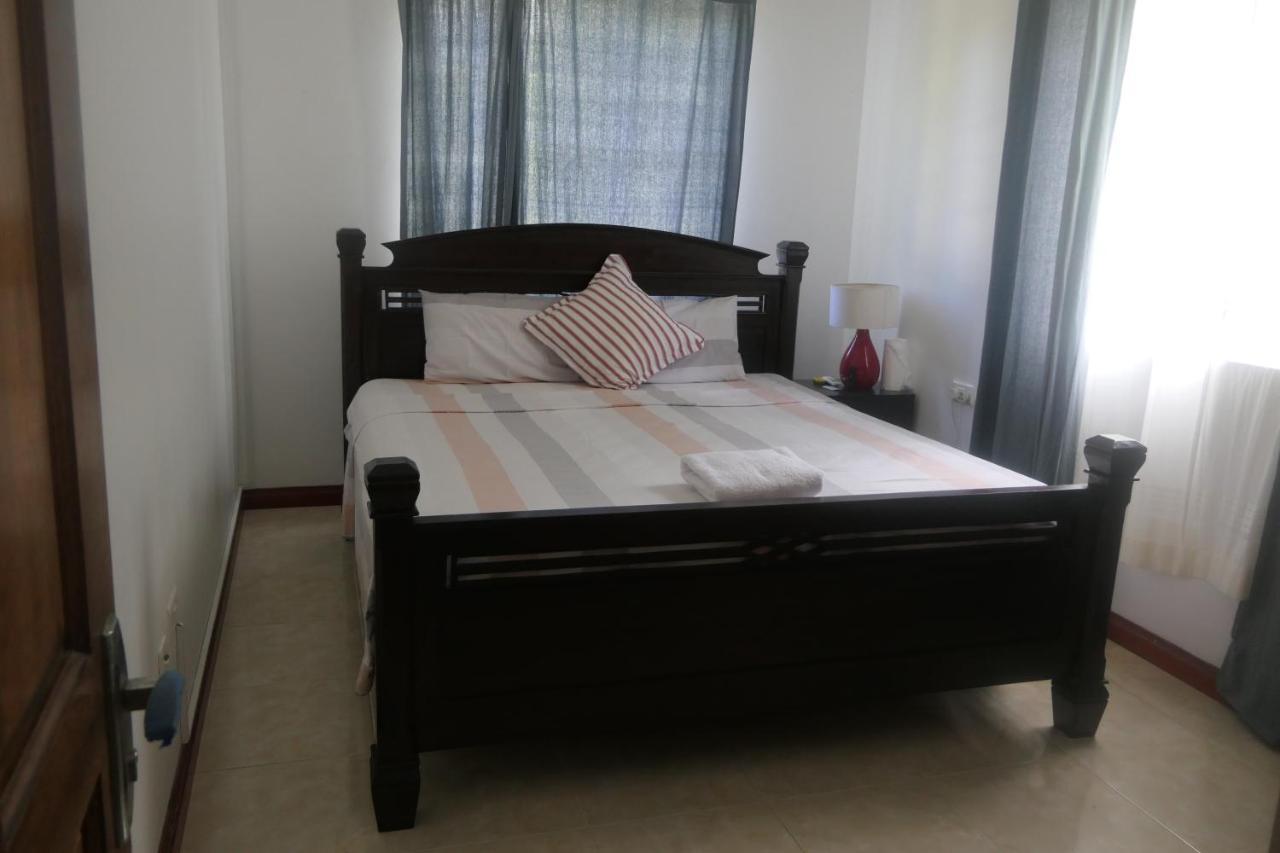Tropical Garden Self Catering Villa Виктория Екстериор снимка