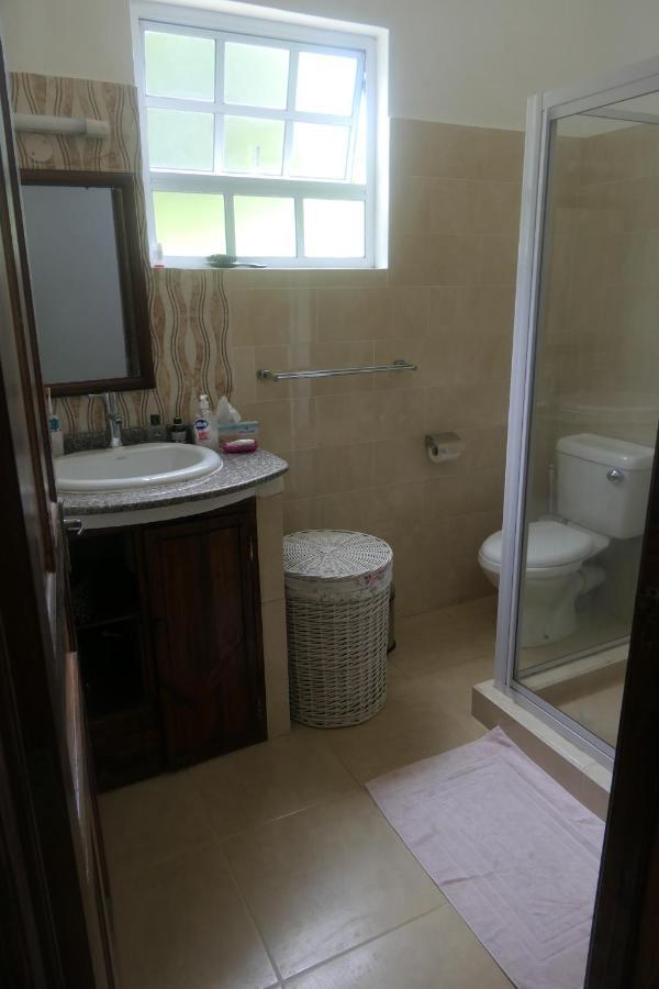 Tropical Garden Self Catering Villa Виктория Екстериор снимка