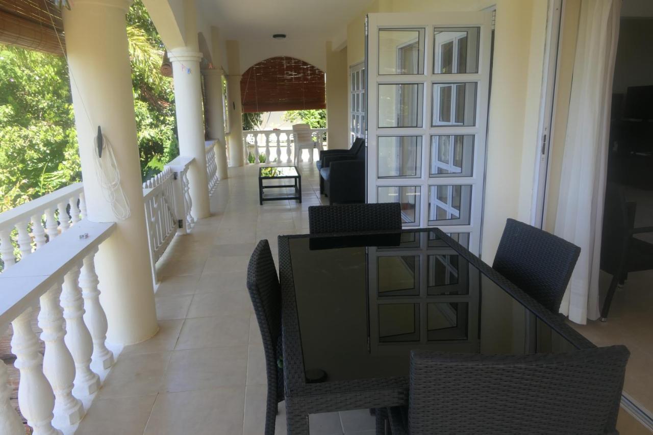 Tropical Garden Self Catering Villa Виктория Екстериор снимка