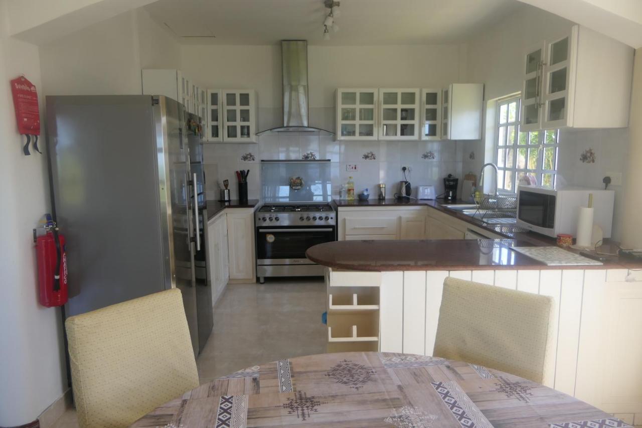 Tropical Garden Self Catering Villa Виктория Екстериор снимка