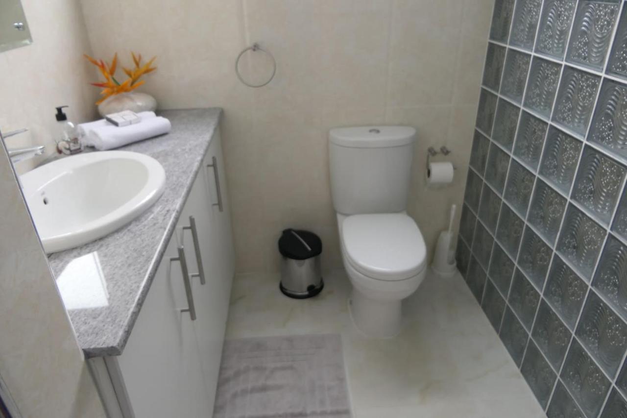 Tropical Garden Self Catering Villa Виктория Екстериор снимка