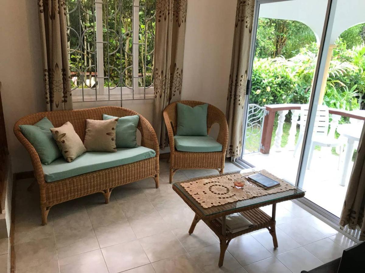 Tropical Garden Self Catering Villa Виктория Екстериор снимка