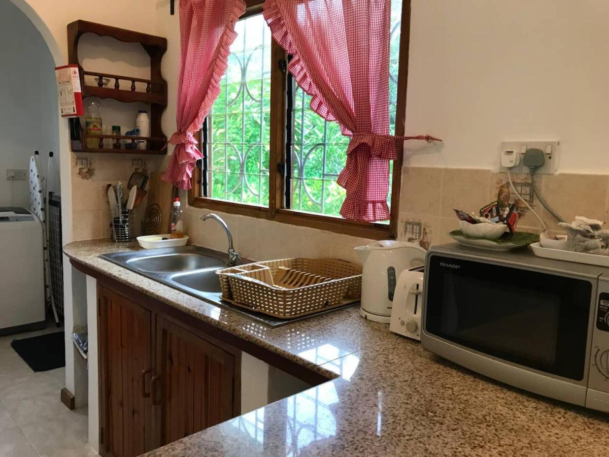 Tropical Garden Self Catering Villa Виктория Екстериор снимка